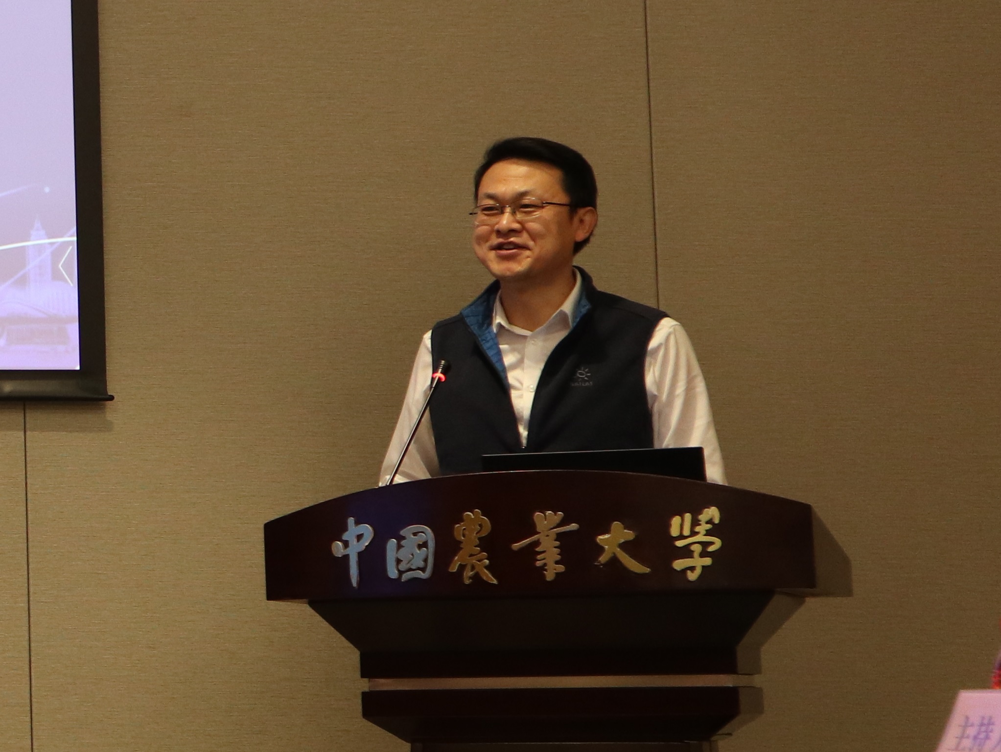 中国农业大学副校长,北京食品安全政策与战略研究基地负责人,经济管理